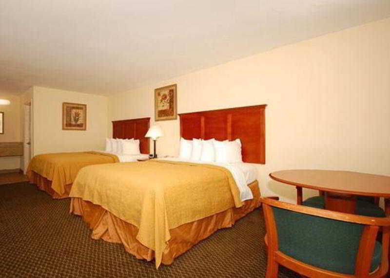 Quality Inn & Suites Lexington Room photo